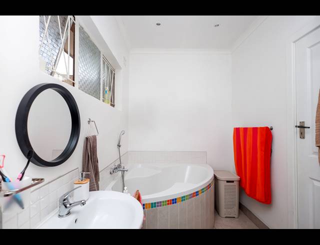4 BEDROOM FREEHOLD FOR SALE IN GONUBIE